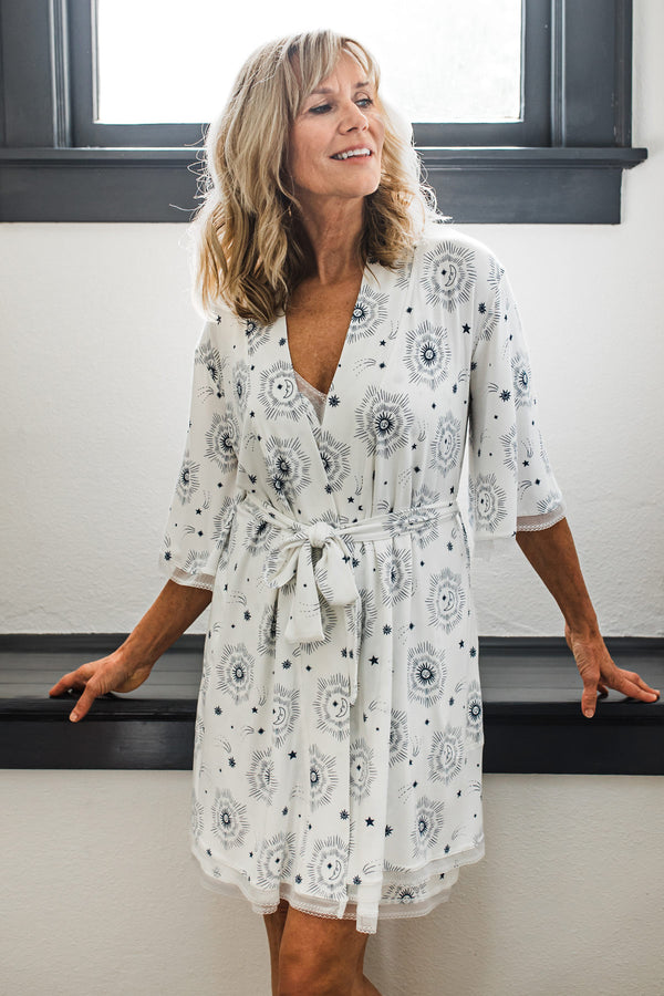 Iris Kimono Sleeve Belted Bamboo Lace Robe -
Celestial